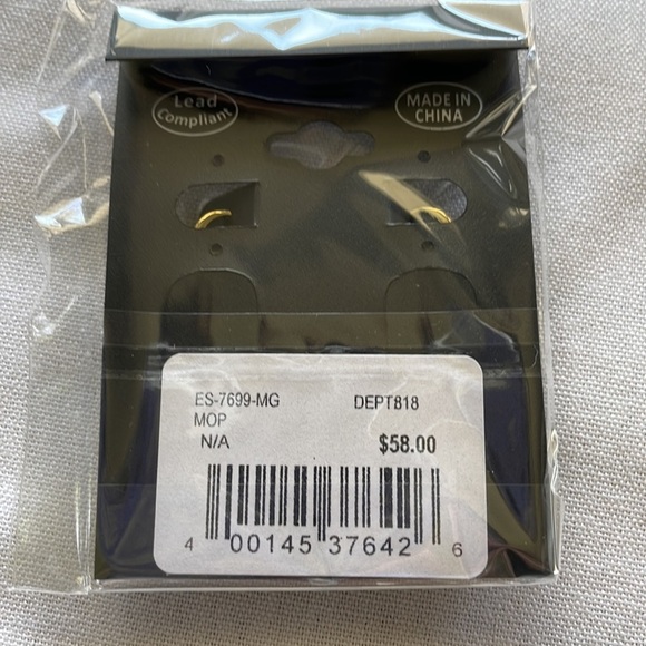 NIB Jan-kou Butterfly Collection Mother of Pearl Drop Earrings 14k plated UFT - Picture 4 of 5